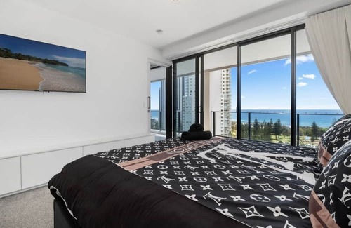 Broadbeach Apartment | Luxury Broadbeach Apartment with Ocean Views