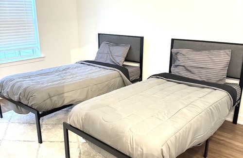 Newark Apartment | Delightful 2-bedroom apartment in Newark with fitness room, WiFi