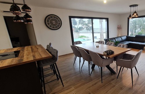 Bastelicaccia Villa | Bastelicaccia: Très Belle Villa Contemporaine Avec Piscine