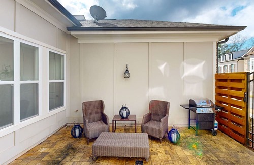 Roswell House | Peaceful & sun-filled getaway with courtyard, grill, games, & lovely fireplace