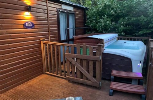 Troutbeck Bridge Cabin | Stunning 3-Bed Lodge in Windermere