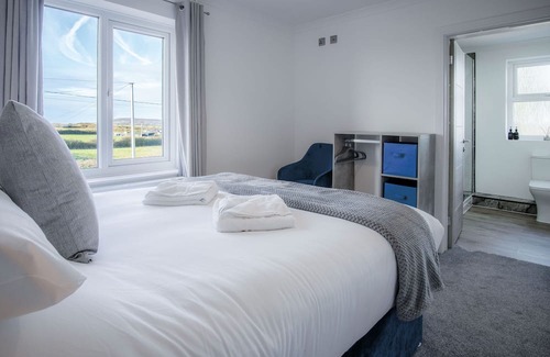 Port-Eynon Apartment | Vista Suite - 3 Bedroom - Ocean Breeze