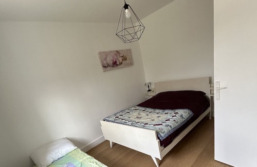 Saint-Ambreuil Apartment | Joli Appartement