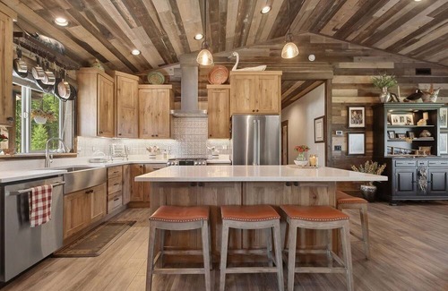 Whitefish Cottage | Amazing views of Big Mountain, Whitefish and Swan Range, & Glacier National Park