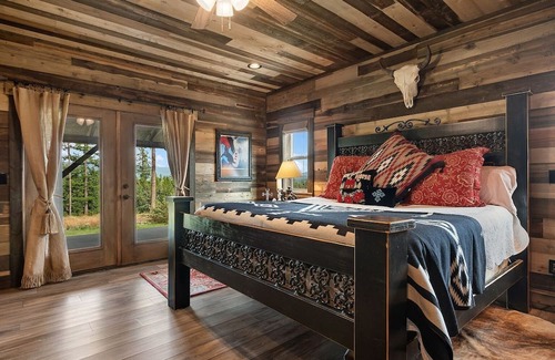 Whitefish Cottage | Amazing views of Big Mountain, Whitefish and Swan Range, & Glacier National Park