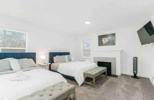 Kansas City House | 29) Perfect for large groups