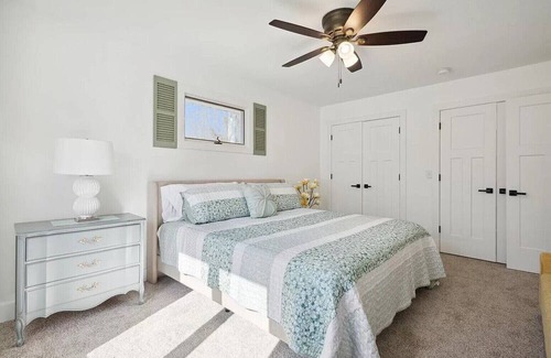 Mishawaka House | Tulip Tree is a Short Drive from Notre Dame Campus. 4 bedroom 3 bath home.