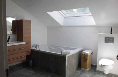 Poissy Bed & Breakfast | Maison Moderne Loft, Idéalement Située Pour les JO 2024. Golf /equitation / Velo