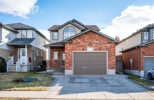 Kitchener House | Luxury private home 4 mins to Sunrise Shopping Complex