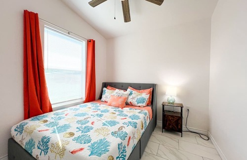 Aransas Pass Cabin | Escape to our cozy 2 bedroom cabin in Aransas Pass, perfect for up to 6