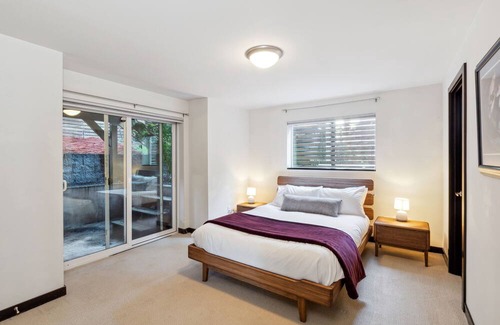 West Woodland House | The Growler Garden with Hot Tub