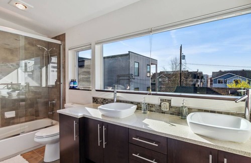 West Woodland House | The Growler Garden with Hot Tub