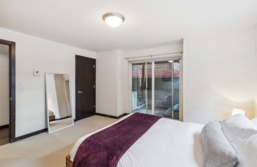 West Woodland House | The Growler Garden with Hot Tub