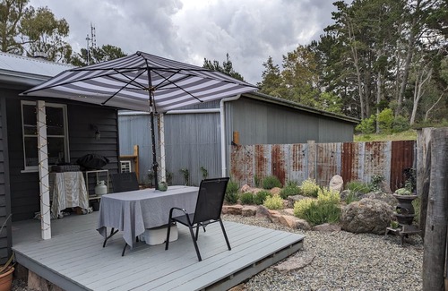 Pozieres Cottage | Relaxing Cottage adjacent to Donnellys Castle Dog-friendly! Close to Stanthorpe