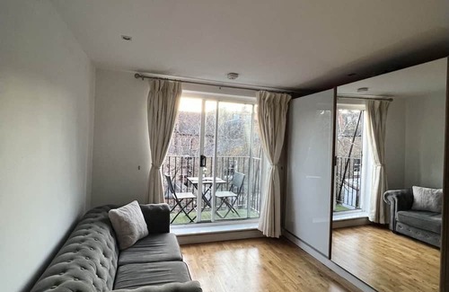 Parsons Green and Walham Apartment | Beautiful 1-Bed Studio in a great location Fulham