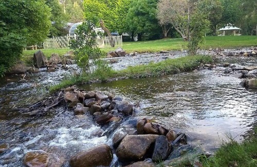 Marysville Cottage | Marysville town Barton Split AC-Smar tv-WIFI Wood htr. BYO linen clean as you go