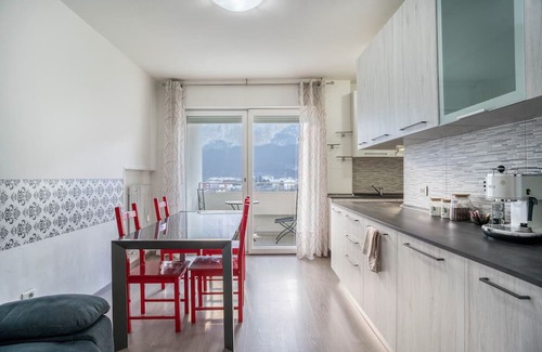 Vela Apartment | Apartment 'Appartamento Gardolo' with Mountain View, Balcony and Air Conditioning
