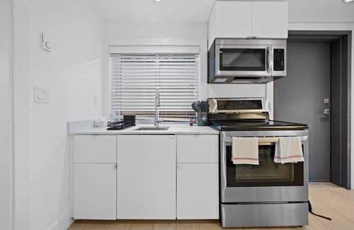 Marpole House | Classic Carriage House in Marpole -NEw