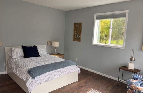 Santa Rosa Cottage | Cozy two bedroom modern retreat with valley views on a flower farm!