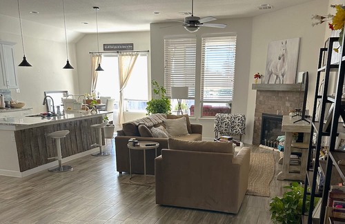 Georgetown House | Lovely, clean, quiet in Round Rock with WiFi, private entry, peaceful backyard