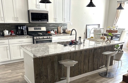 Georgetown House | Lovely, clean, quiet in Round Rock with WiFi, private entry, peaceful backyard