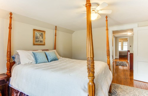 Saint Petersburg Cottage | St Petersburg Cottage w/ Porch, 2 Mi to Foxburg!