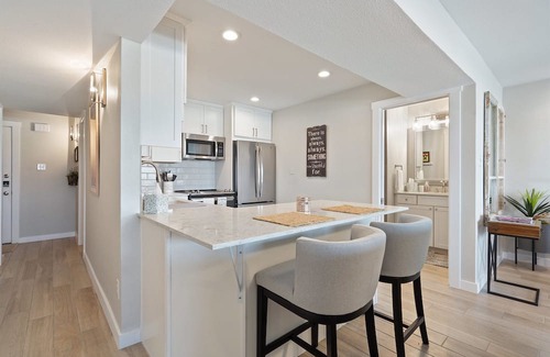 Briarcliff Condo | Classy Lake Travis condo with a pool and Hot tub