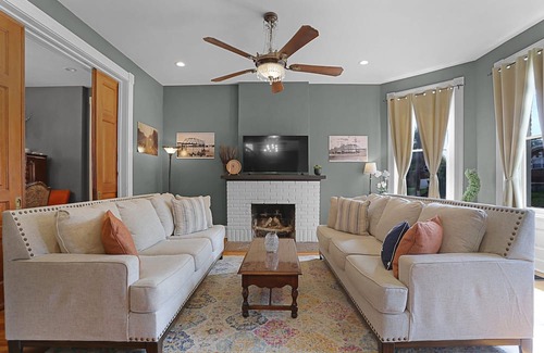 Washington House | Private Room w/ Shared Bath