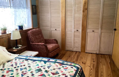 Laurium House | New listing! Lake view home available for MTU graduation weekend.