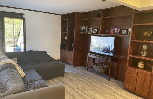 Chatsworth House | Cozy house with backyard in suburban neighborhood, central to Valley near 118