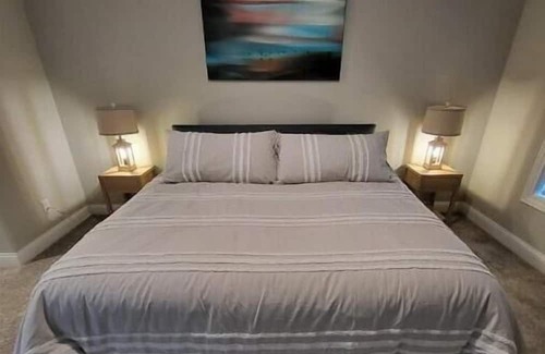 Portage Condo | 5 minutes to the Indiana Dunes and beaches! Luxury condo with pool & workout