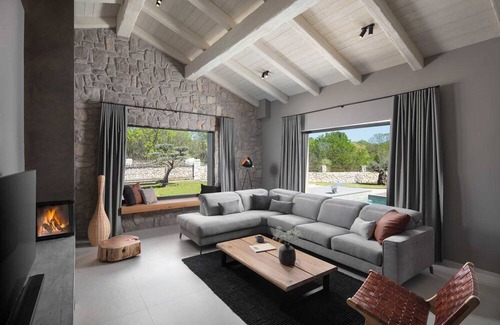 Garica Villa | Villa UNIQUE with pool and sauna