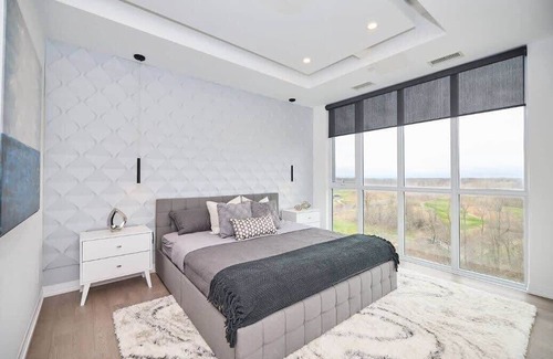 Niagara Falls Apartment | The Eclipse Penthouse- Skyline/Fallsview 90 + day min