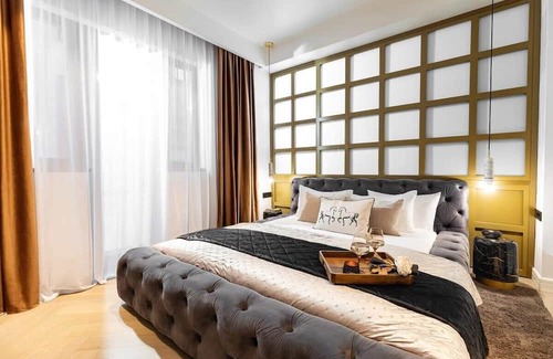 Bucharest City-Centre Apartment | Qult Peaky Blinders