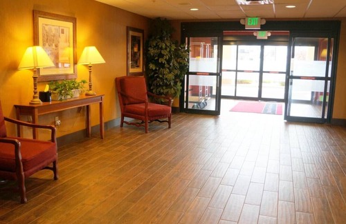 Kingman House | Scenic Road Trip Stop: Comfy Suite with Free Breakfast, Pool | 2 Units