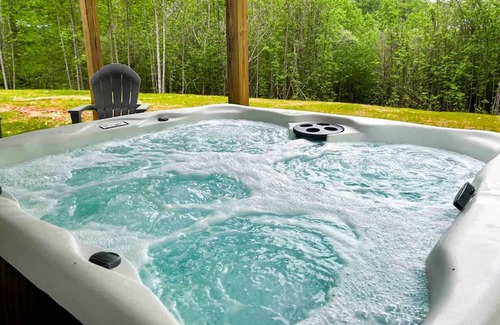 Vista Acres House | Alta Lane: 4 min to LU!, Hot Tub + Mountain Views