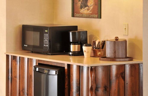 St. Joseph House | Deluxe 2 Double, Stoney Creek St. Joseph, Wild West Charm | 4 Units