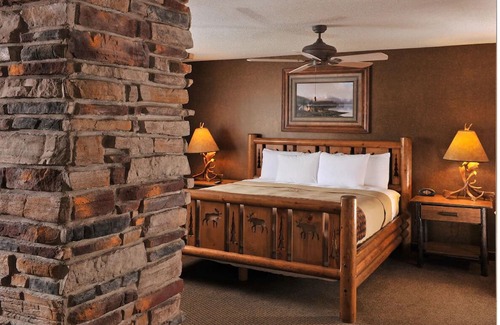 St. Joseph House | Rustic Ambiance Close to Nature - Immersive Comforts Await | 3 Units