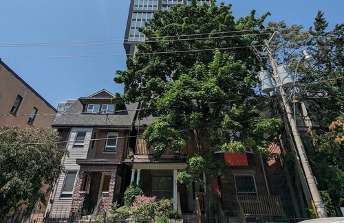 Church and Wellesley Apartment | Central & Economical Suite in Eduardian Home