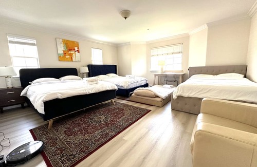 San Gabriel Villa | W-5 R/4.5 B large house