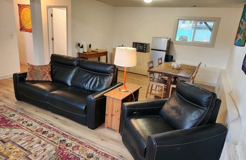 Gresham Apartment | Cozy 1 bedroom in Gresham close to PDX and Shopping.