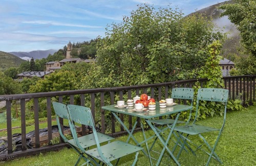 Olopte House | Beautiful private villa for 2 guests with TV and patio