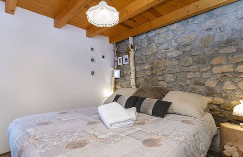 Olopte House | Beautiful private villa for 2 guests with TV and patio