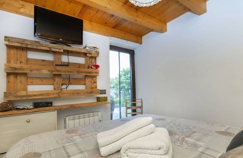 Olopte House | Beautiful private villa for 2 guests with TV and patio