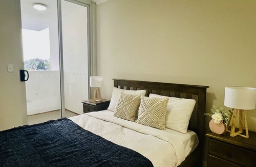 Burwood Apartment | Two Bedroom Apartment Burwood Free parking, close to park, Westfield & Train St