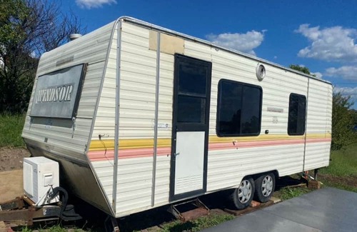 Raworth House | Cosy van in private setting with stunning views of the Hunter River.