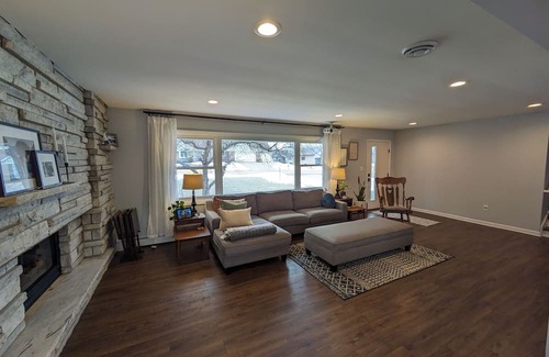 De Forest House | Midcentury modern waterfront home in quiet neighborhood with mature trees