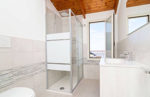 Termini Apartment | Lovely apartment for 5 people with WIFI, A/C, terrace and parking