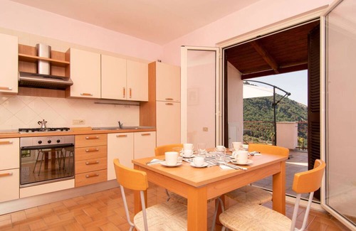 Termini Apartment | Lovely apartment for 5 people with WIFI, A/C, terrace and parking