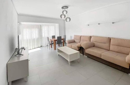 Castello de la Plana Apartment | Elegant 4 beds near train station upto 6 Pax